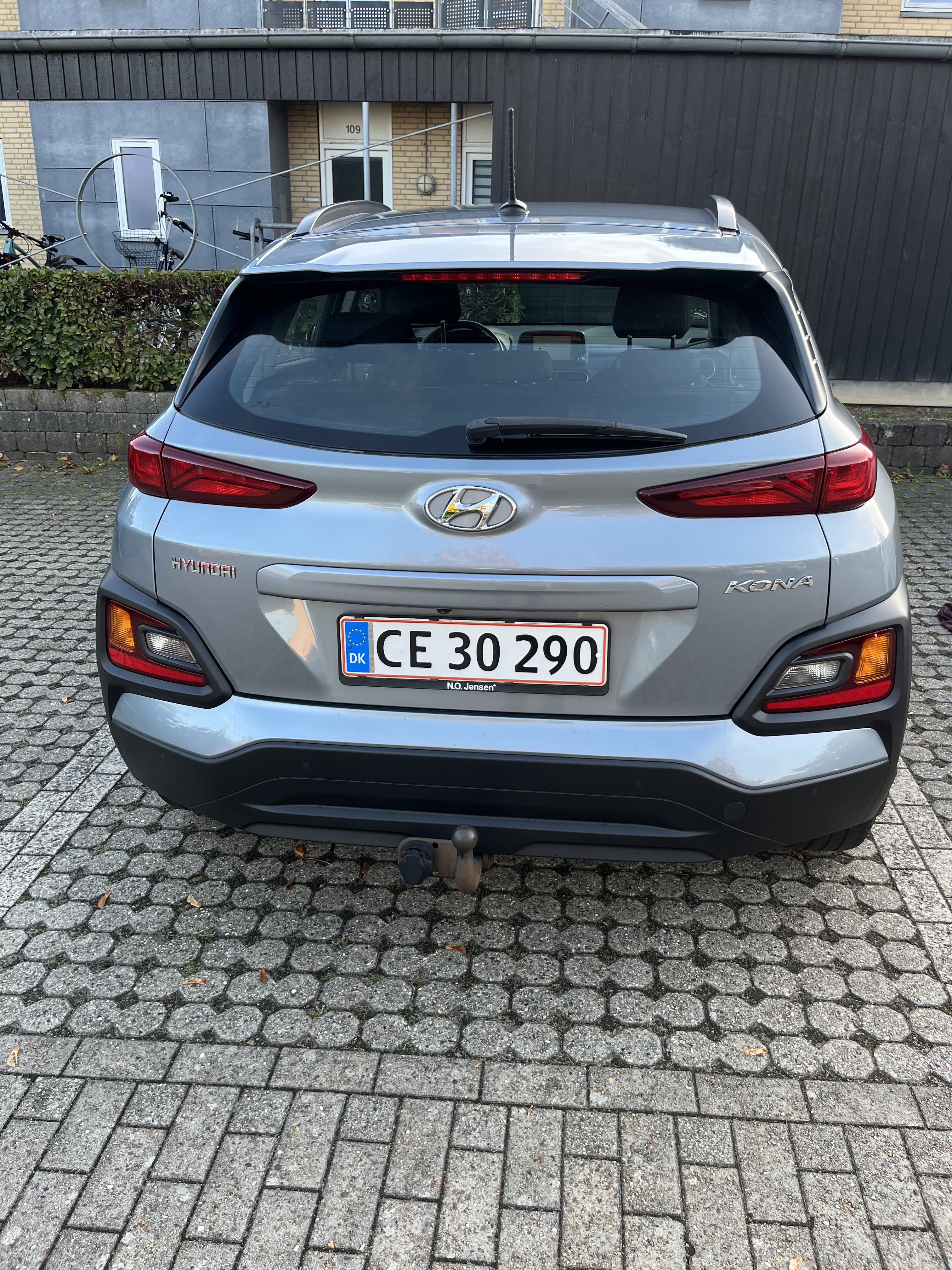 Grå Hyundai Kona fra 2018