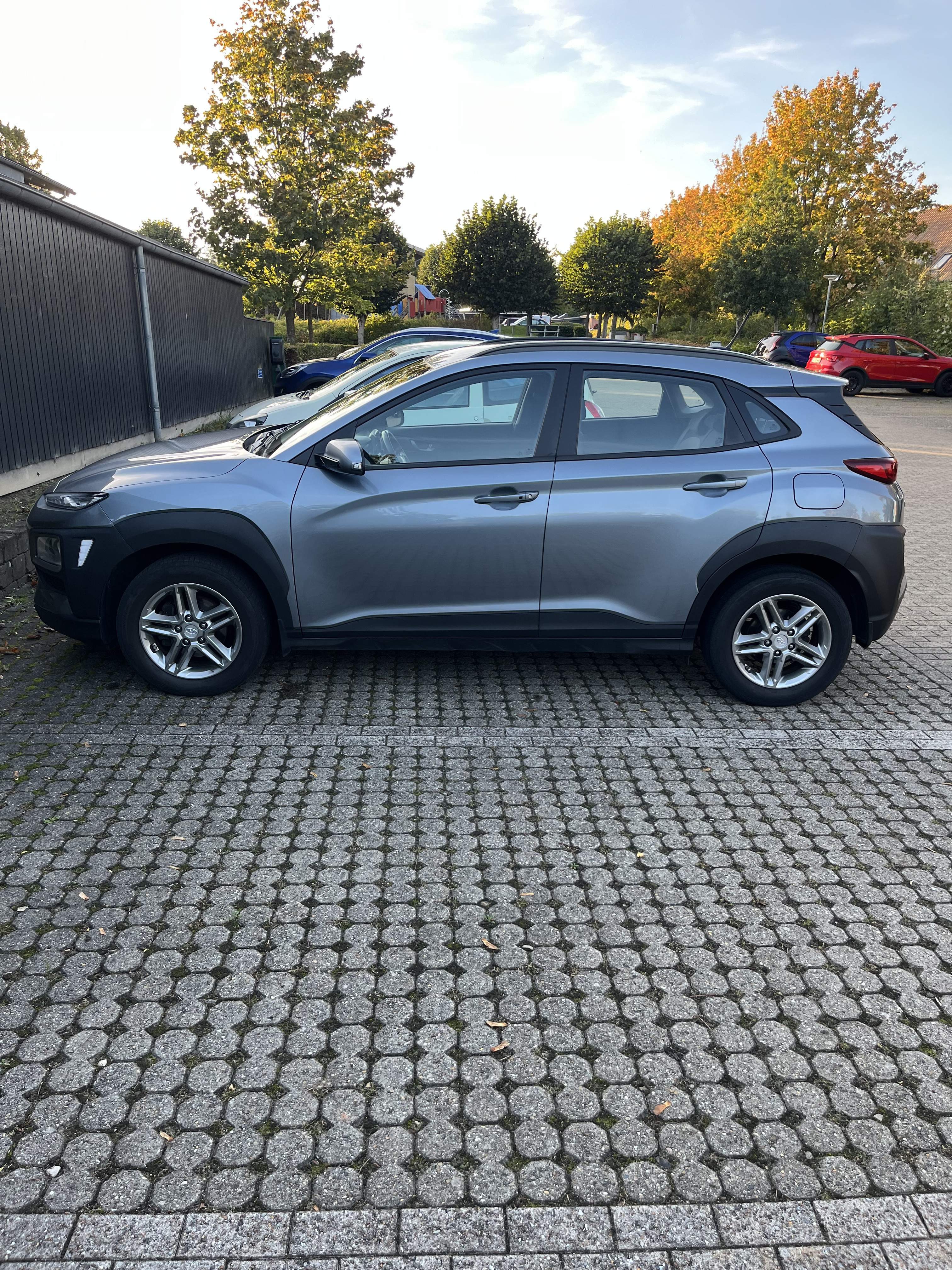 Grå Hyundai Kona fra 2018