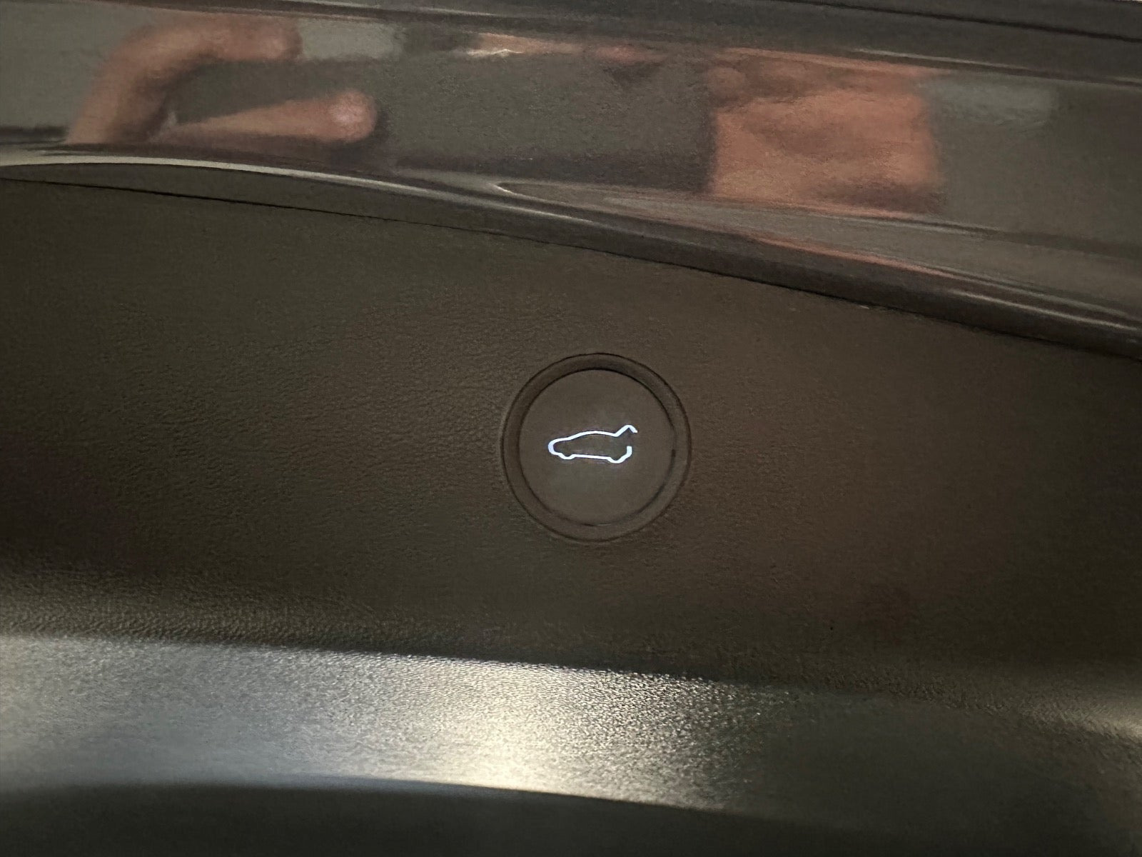 Grå Tesla Model 3 fra 2021