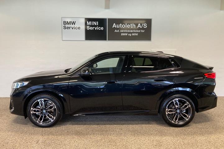 Sort BMW iX2 fra 2025
