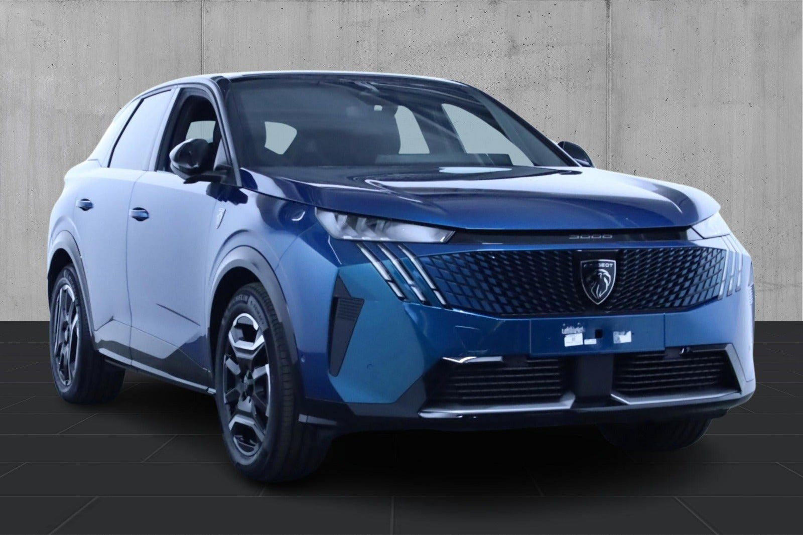 Blå Peugeot e-3008 fra 2025