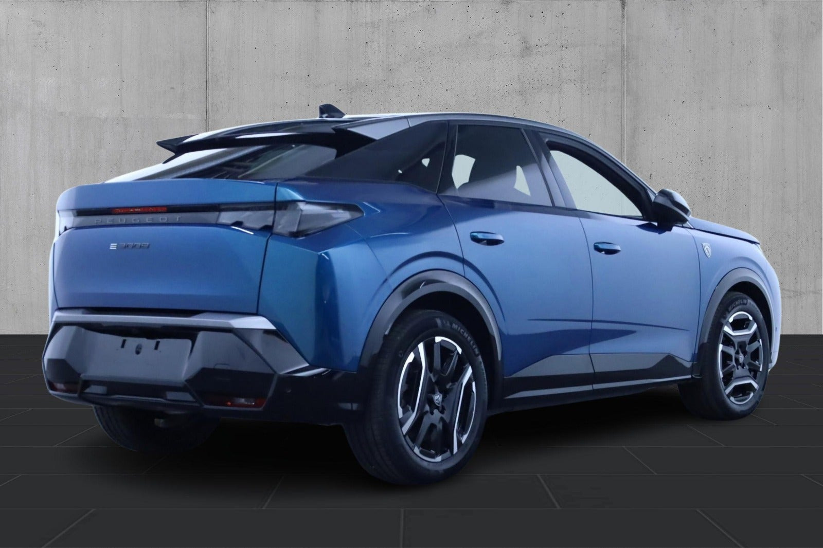Blå Peugeot e-3008 fra 2025