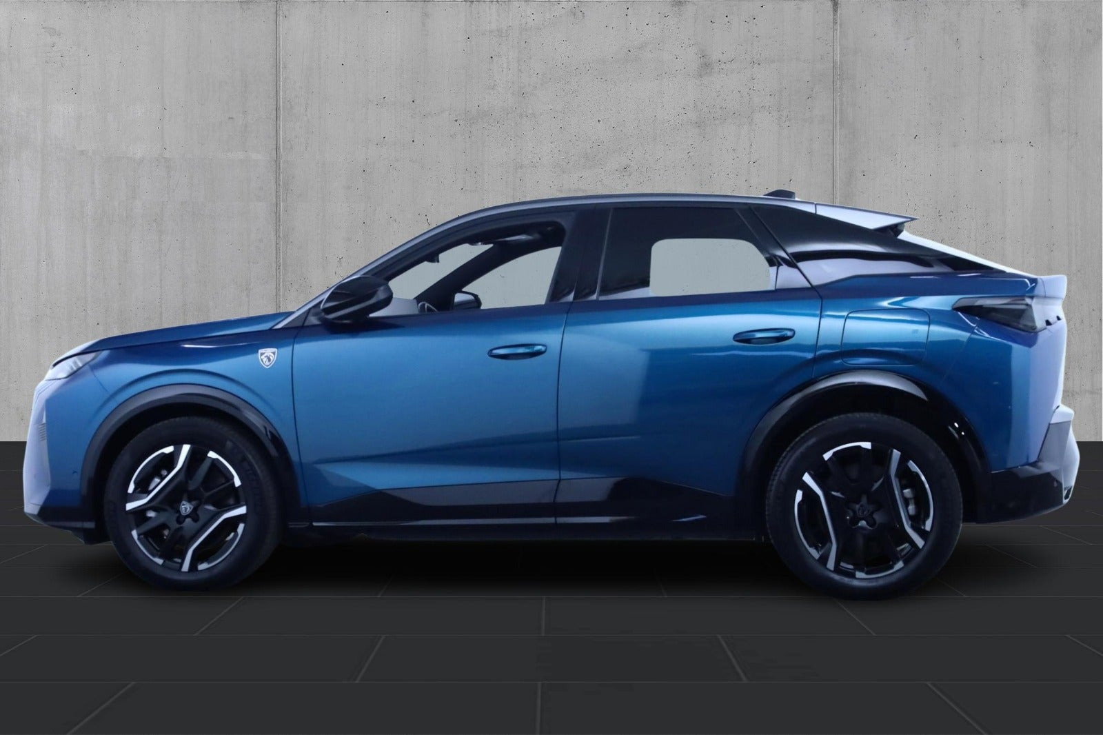 Blå Peugeot e-3008 fra 2025