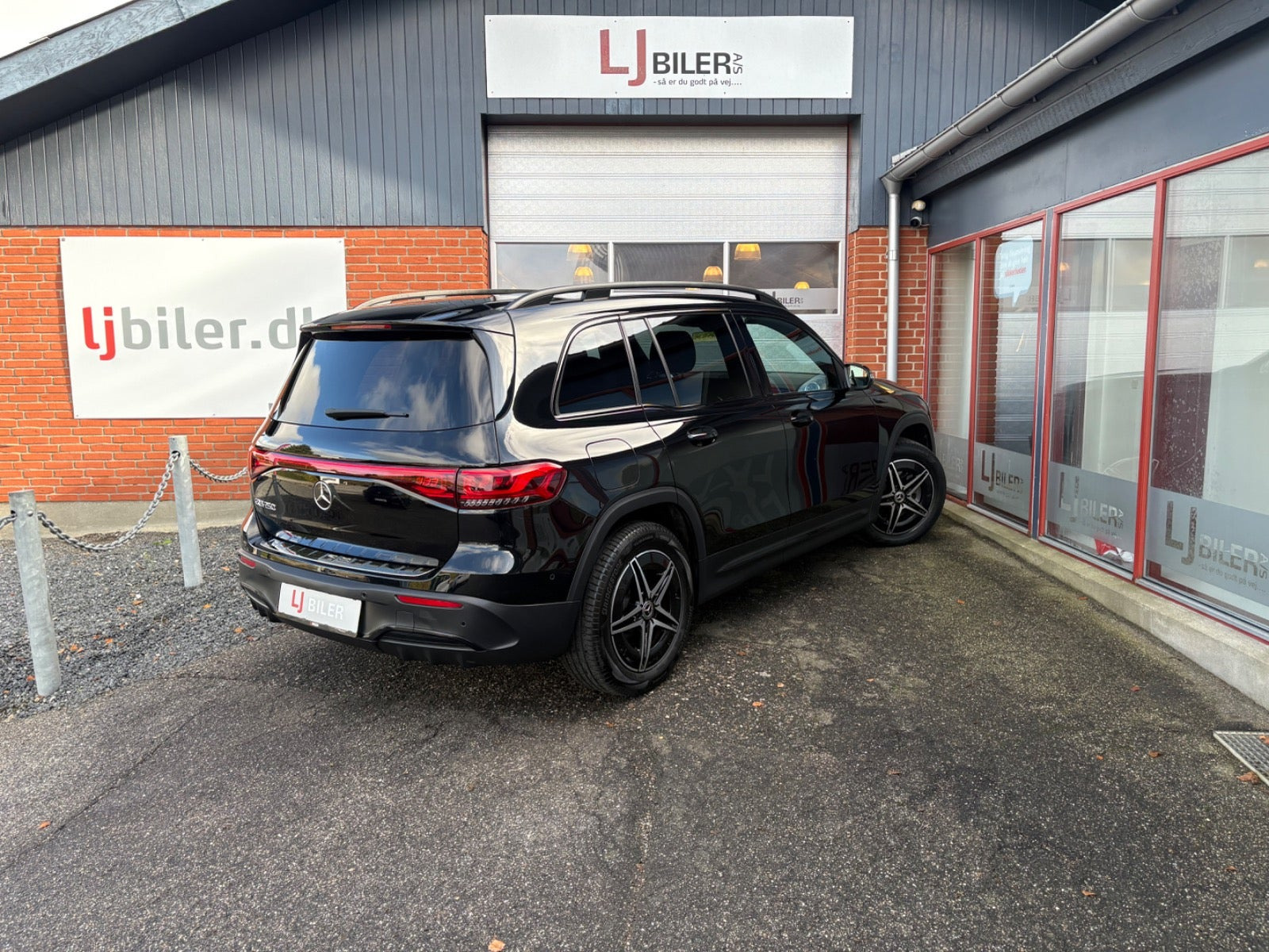 Sort Mercedes EQB250 fra 2022