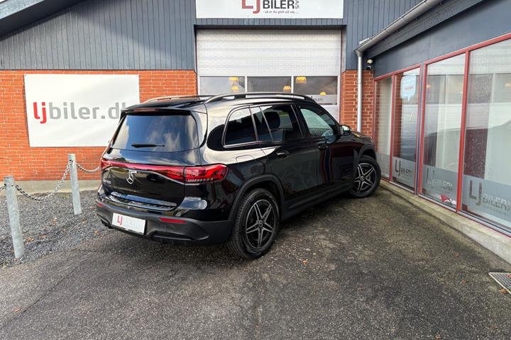 Sort Mercedes EQB250 fra 2022