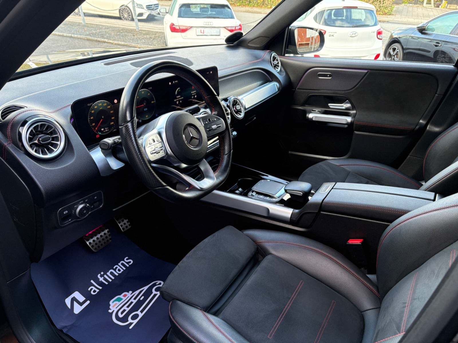 Sort Mercedes EQB250 fra 2022
