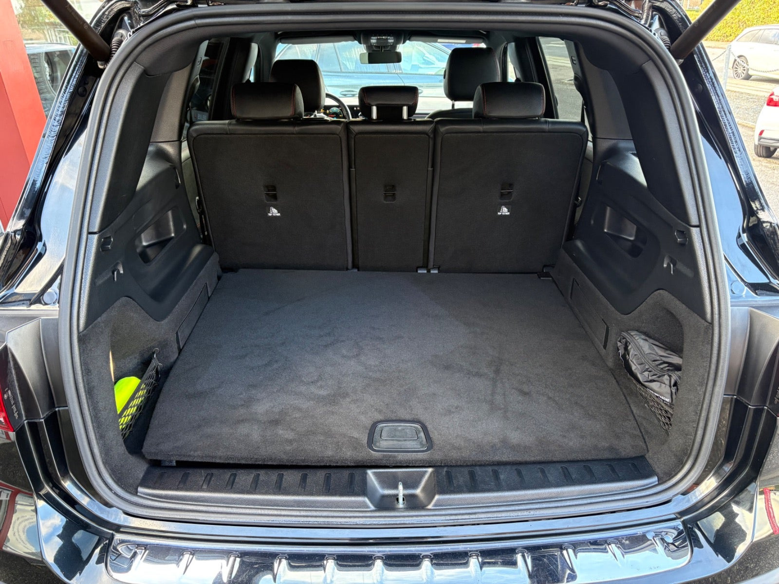 Sort Mercedes EQB250 fra 2022