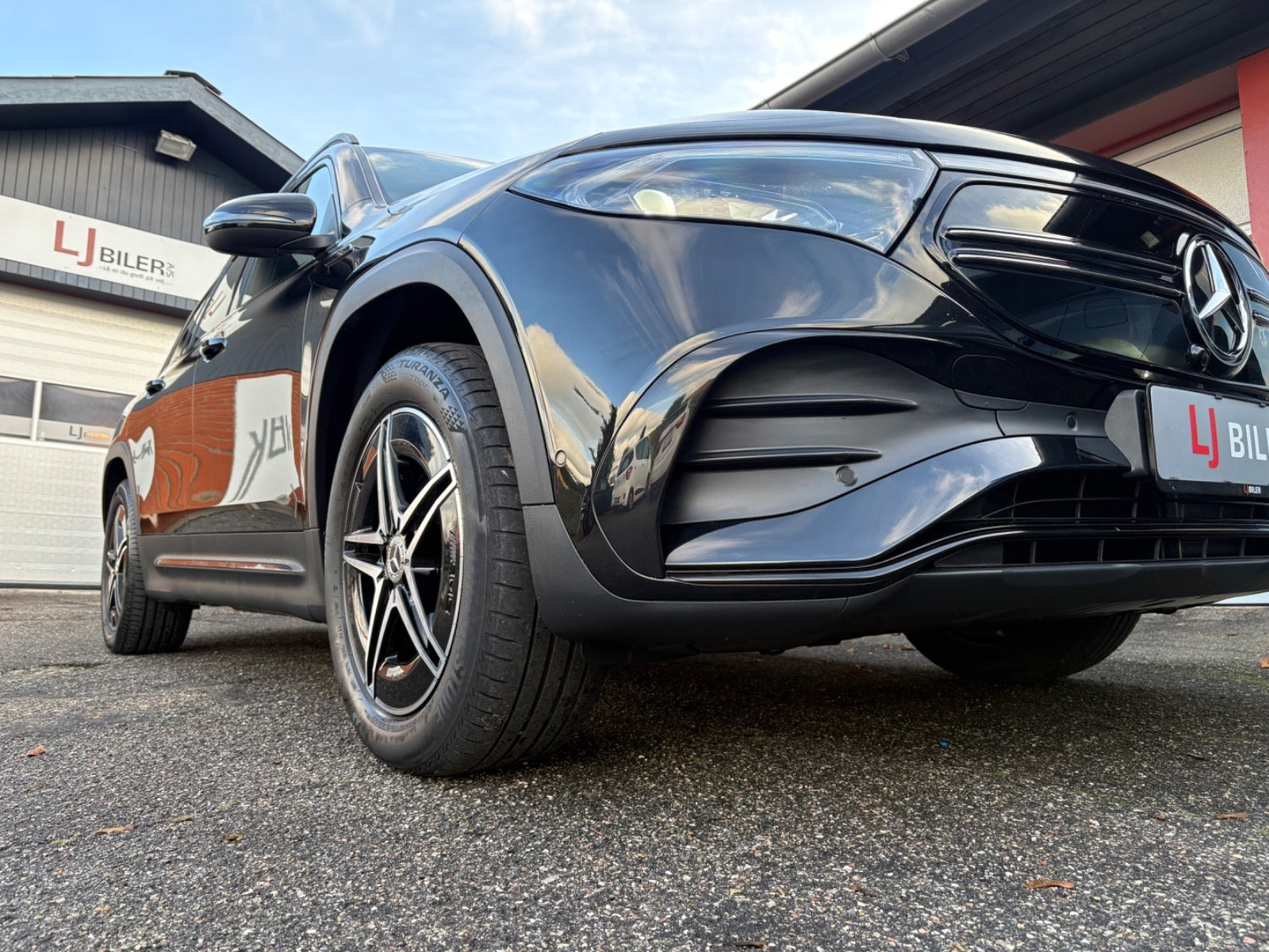 Sort Mercedes EQB250 fra 2022