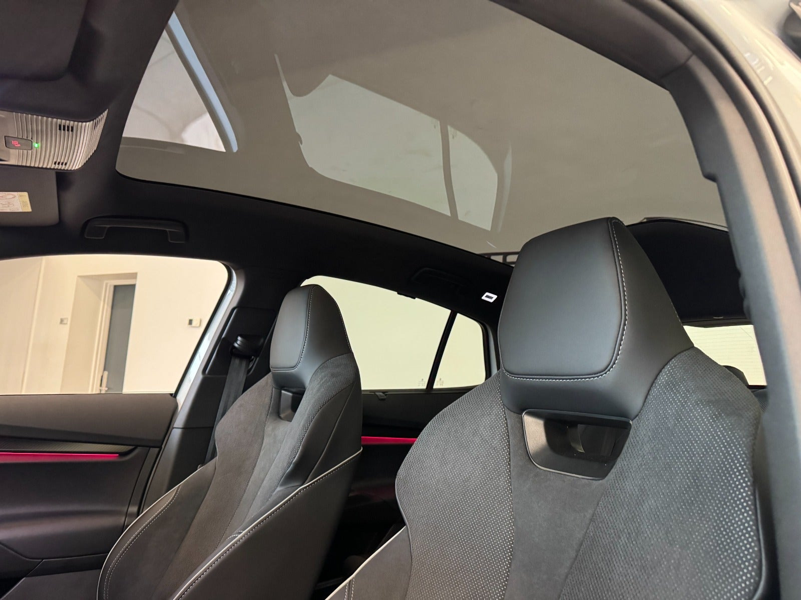 Hvid Skoda Enyaq fra 2026