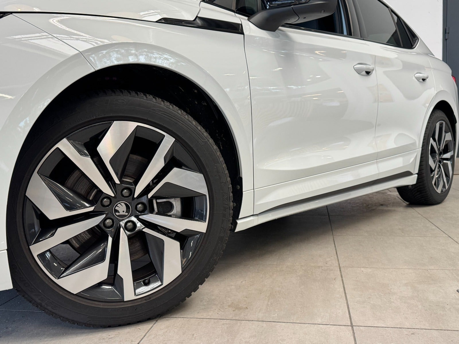 Hvid Skoda Enyaq fra 2026