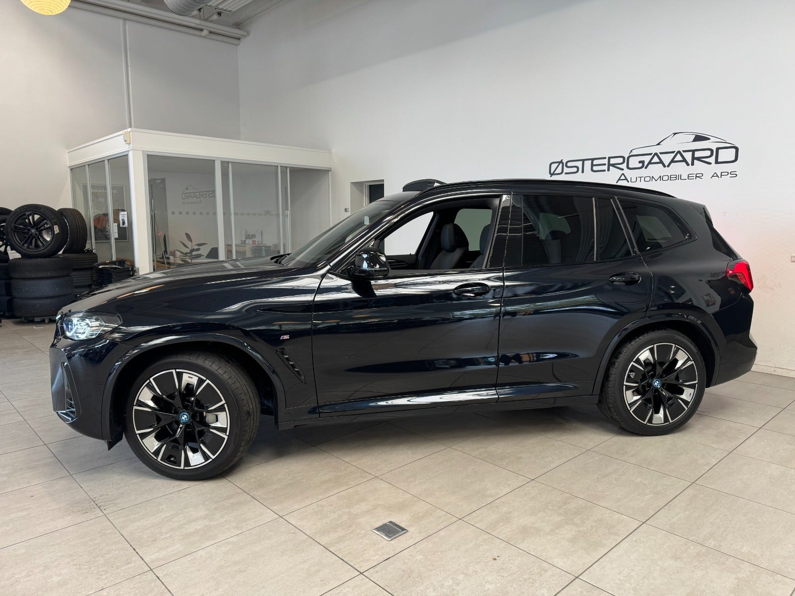 Sort BMW iX3 fra 2023