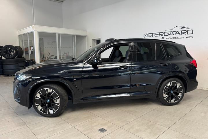 Sort BMW iX3 fra 2023