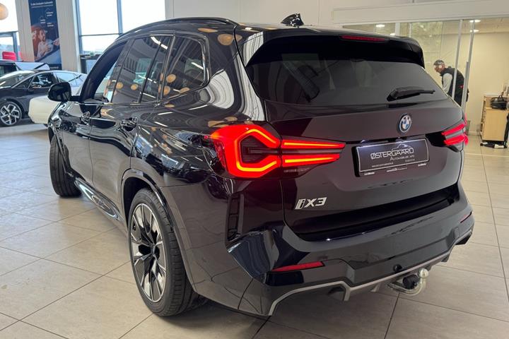 Sort BMW iX3 fra 2023