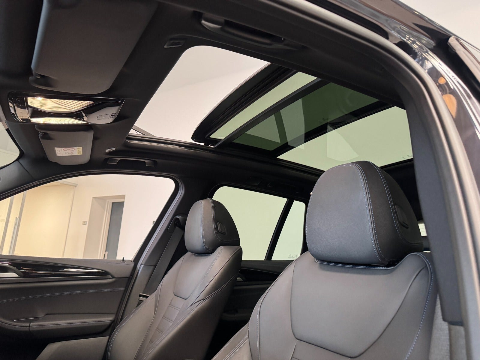 Sort BMW iX3 fra 2023