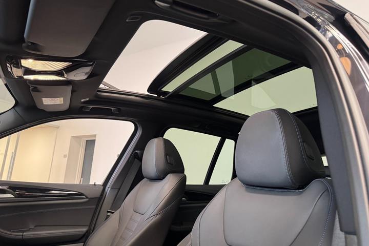 Sort BMW iX3 fra 2023