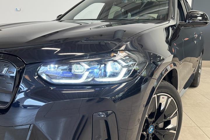 Sort BMW iX3 fra 2023
