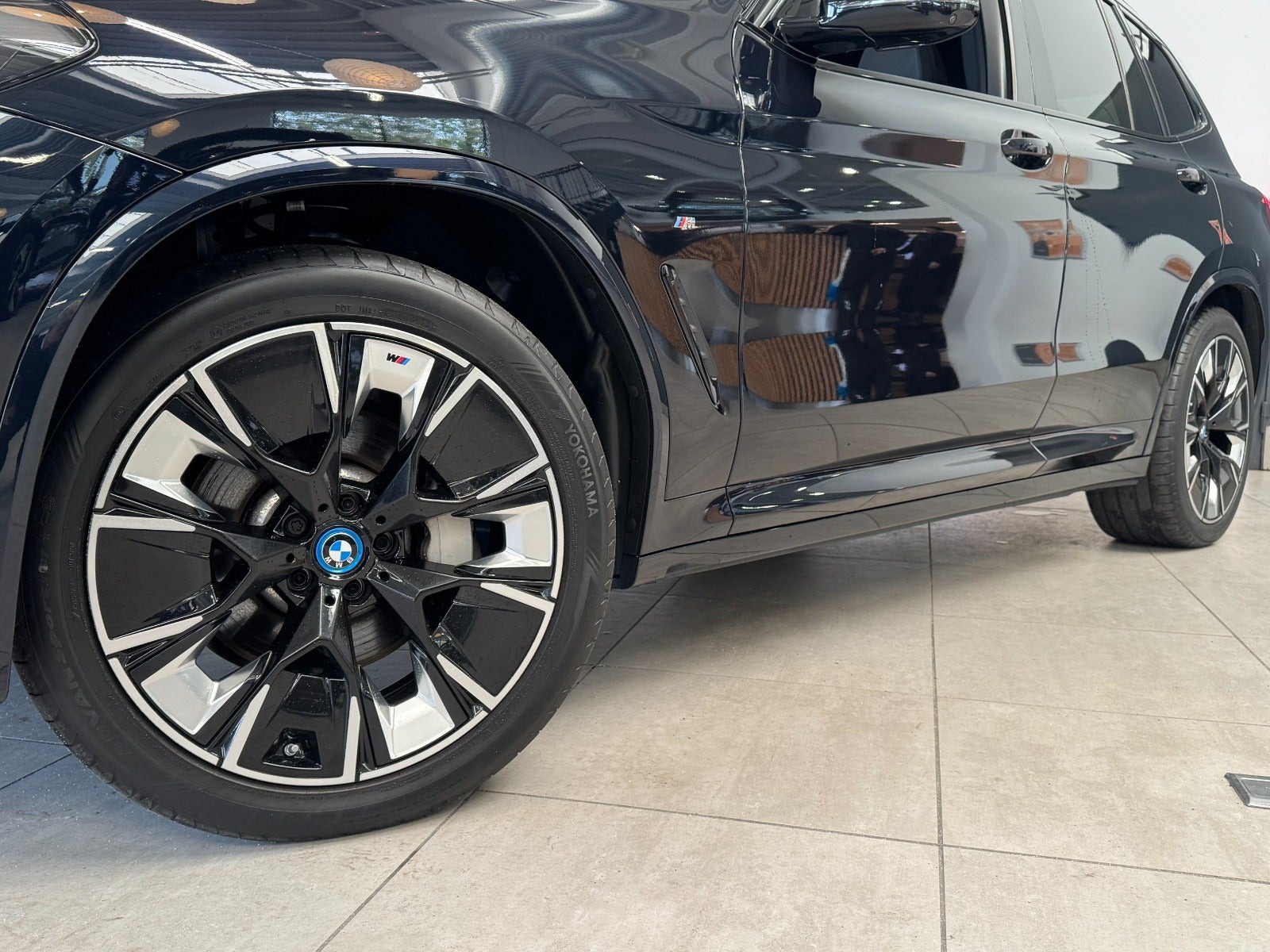 Sort BMW iX3 fra 2023