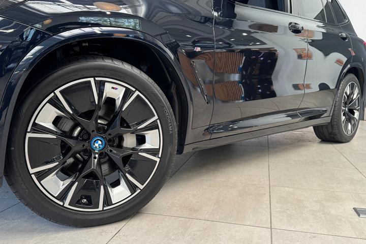 Sort BMW iX3 fra 2023