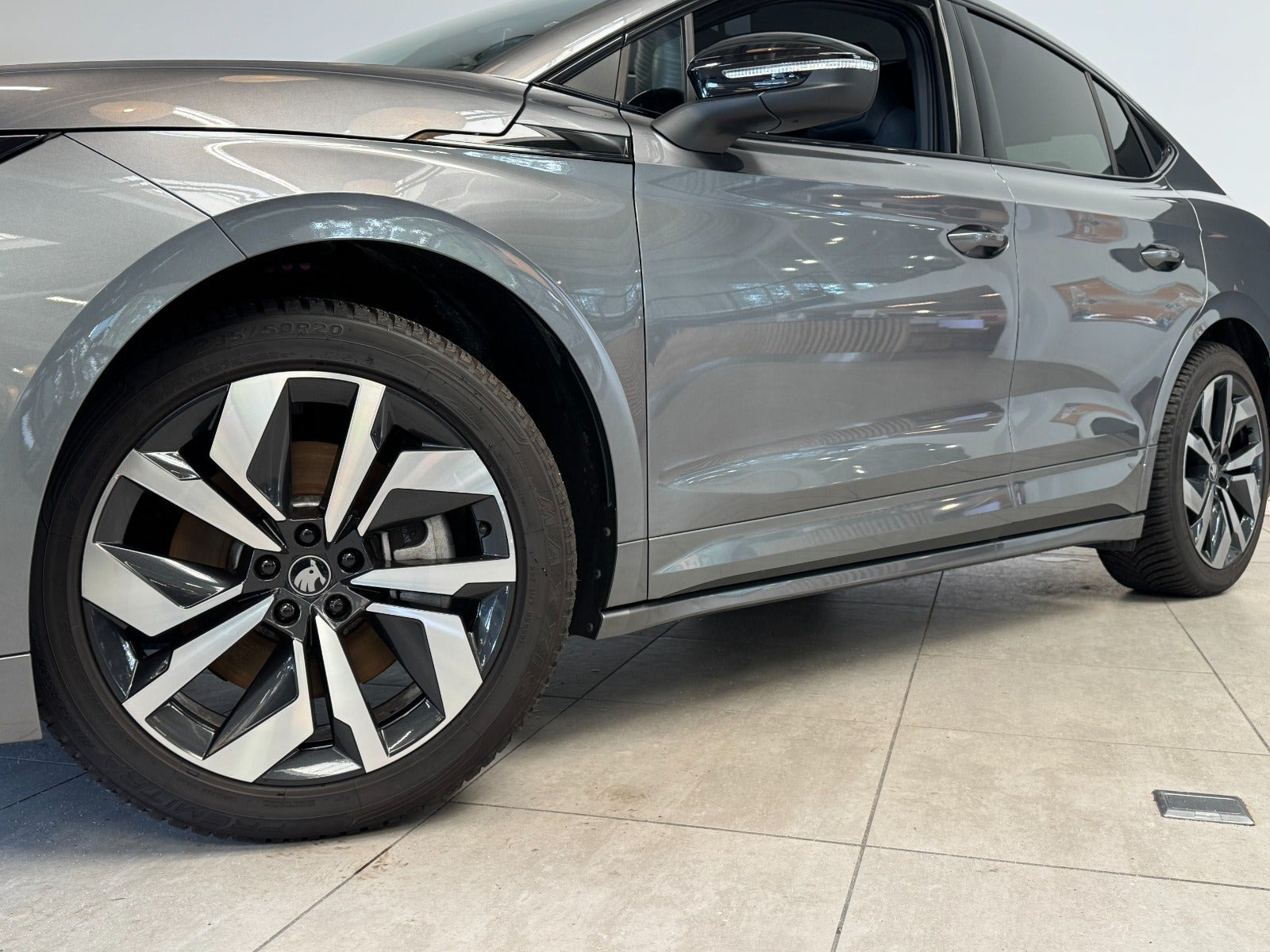 Grå Skoda Enyaq fra 2026
