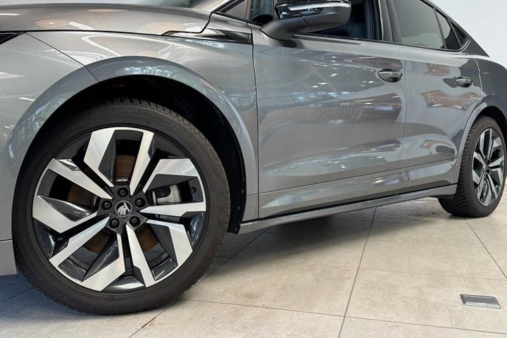 Grå Skoda Enyaq fra 2026