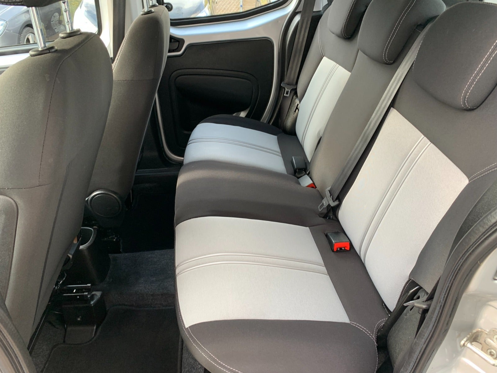 Sølv Fiat Qubo fra 2013