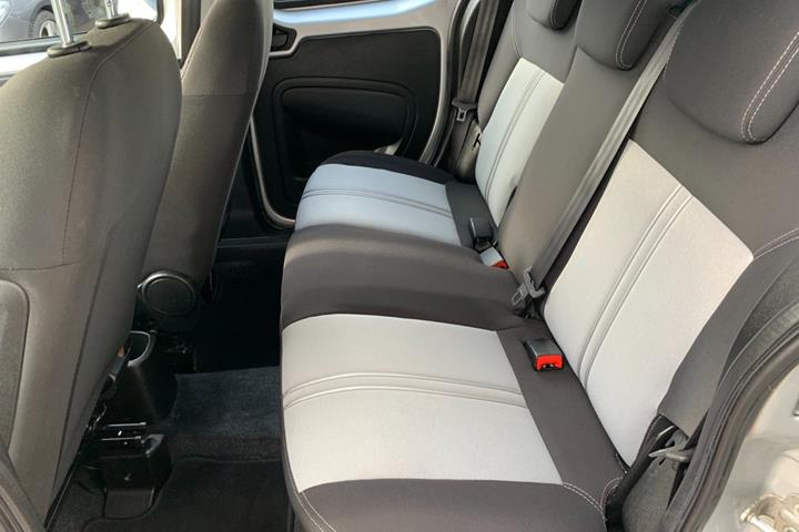 Sølv Fiat Qubo fra 2013