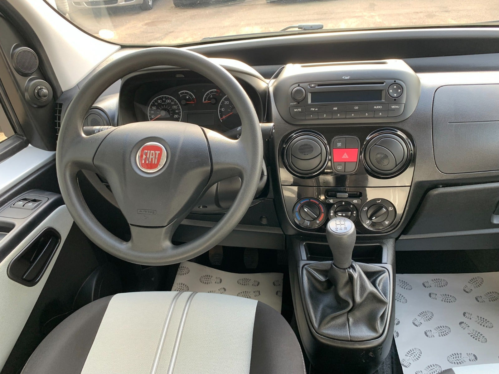 Sølv Fiat Qubo fra 2013