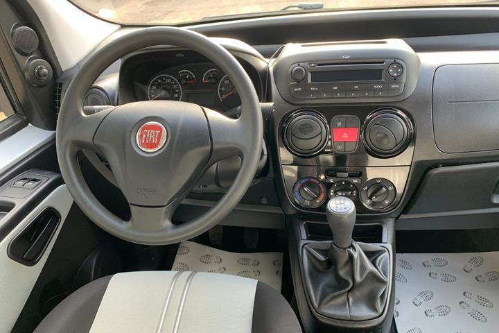 Sølv Fiat Qubo fra 2013
