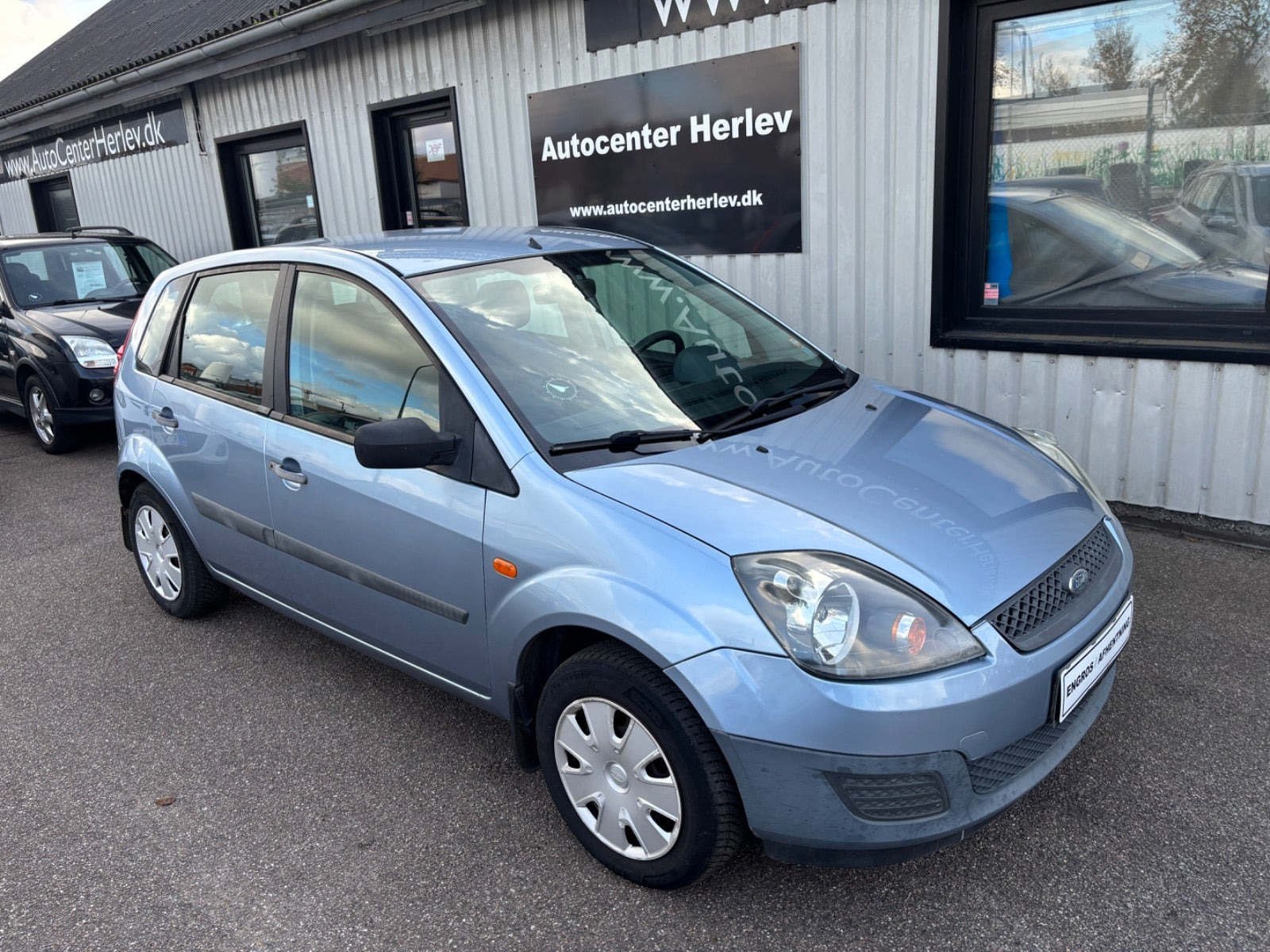 Blå Ford Fiesta fra 2006