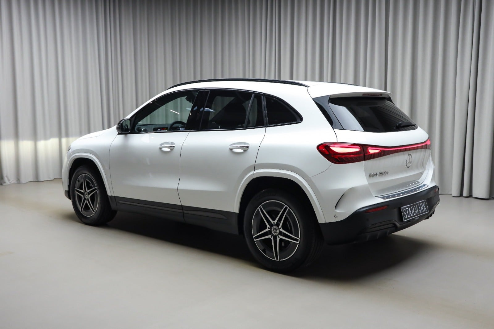 Hvid Mercedes EQA250+ fra 2026