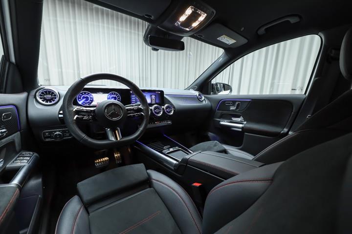 Hvid Mercedes EQA250+ fra 2026