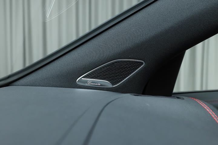 Hvid Mercedes EQA250+ fra 2026