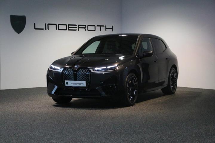 Grå BMW iX fra 2023