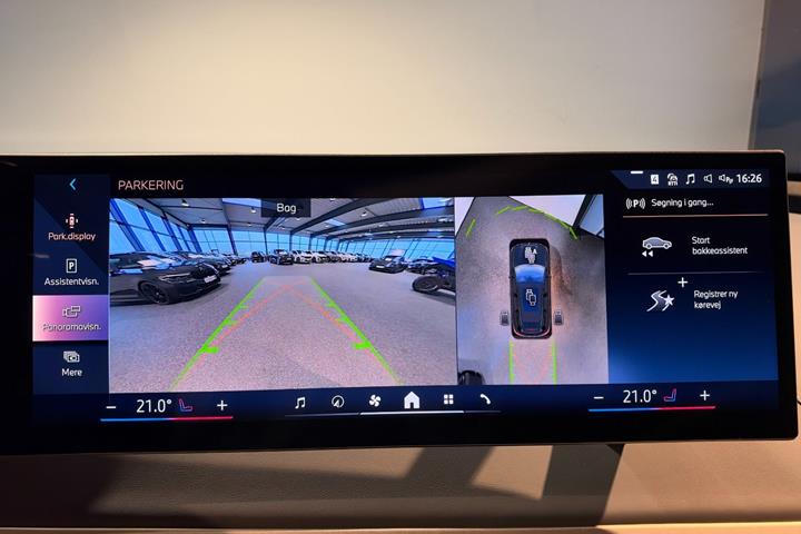 Grå BMW iX fra 2023