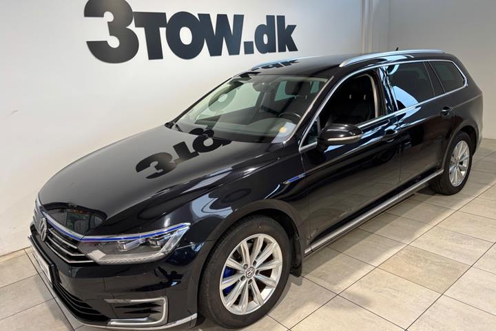 Sort VW Passat fra 2019 set udefra