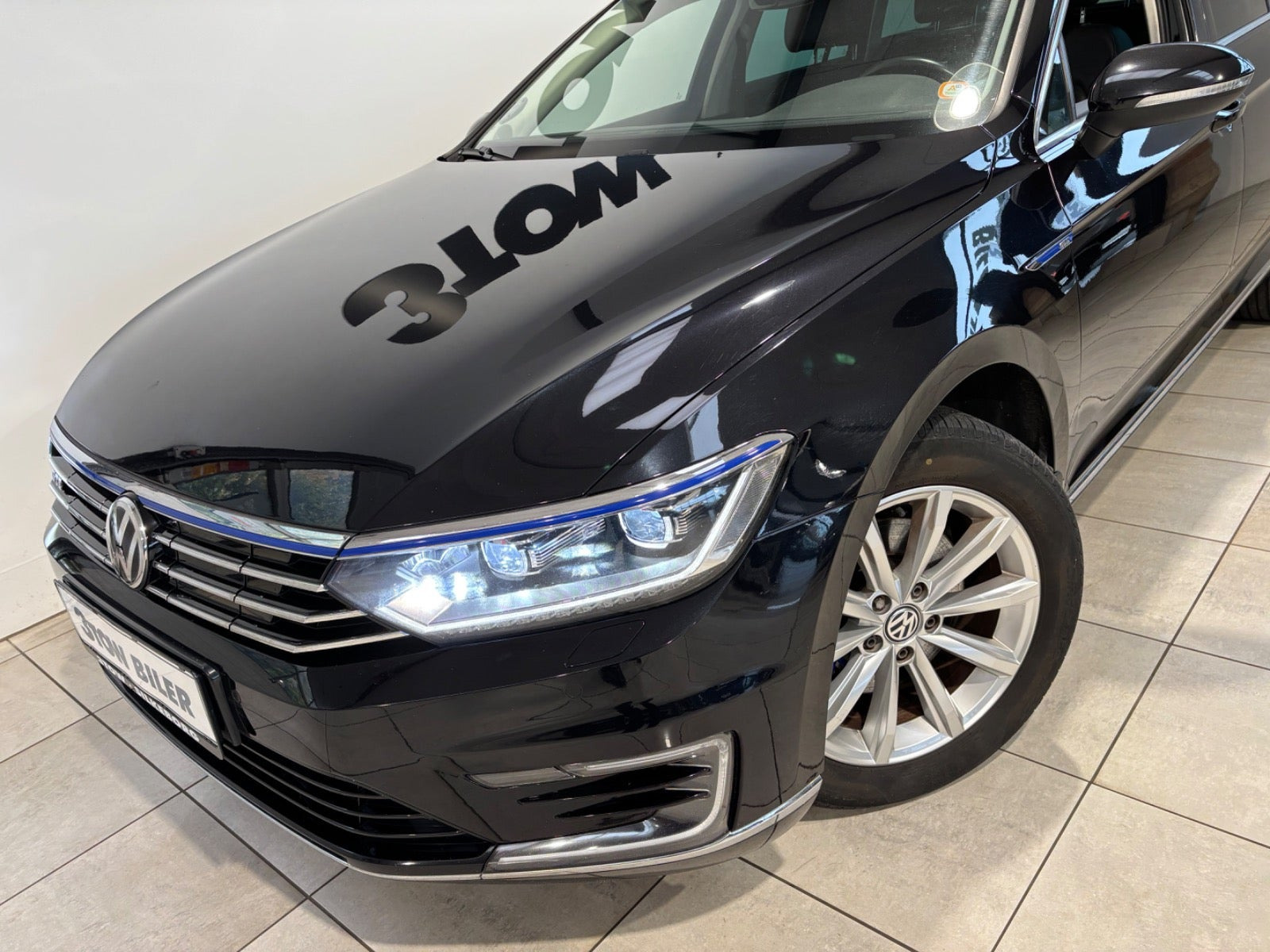 Sort VW Passat fra 2019