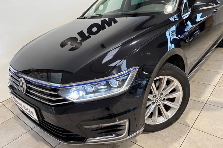 Sort VW Passat fra 2019