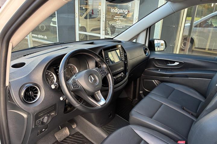 Hvid Mercedes Vito 114 fra 2022