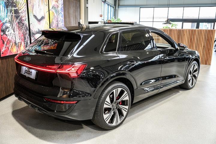 Sort Audi Q8 e-tron fra 2023