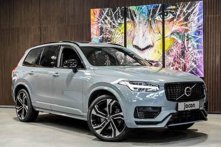 Grå Volvo XC90 fra 2023