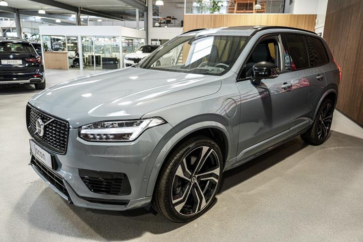 Grå Volvo XC90 fra 2023