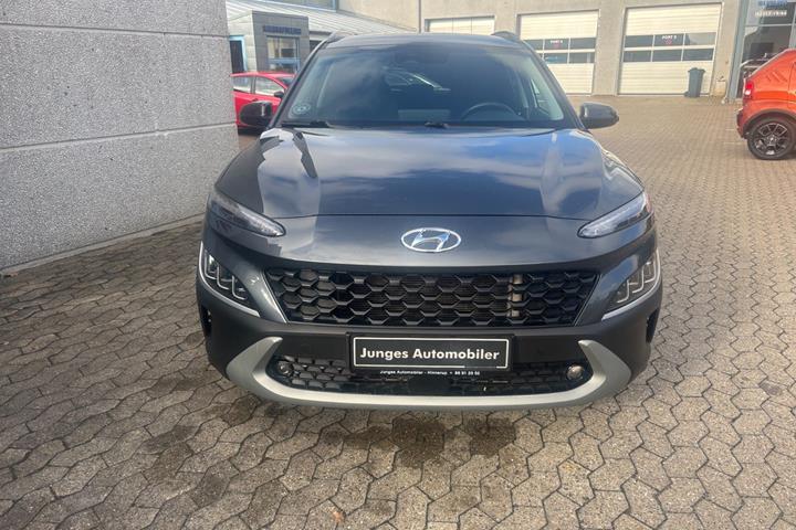 Grå Hyundai Kona fra 2021