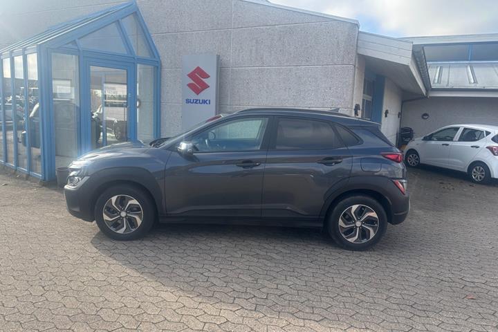 Grå Hyundai Kona fra 2021