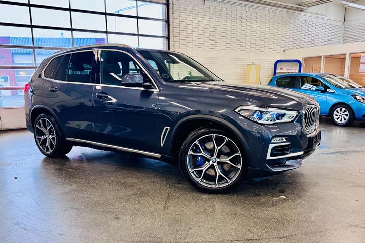 Grå BMW X5 fra 2020