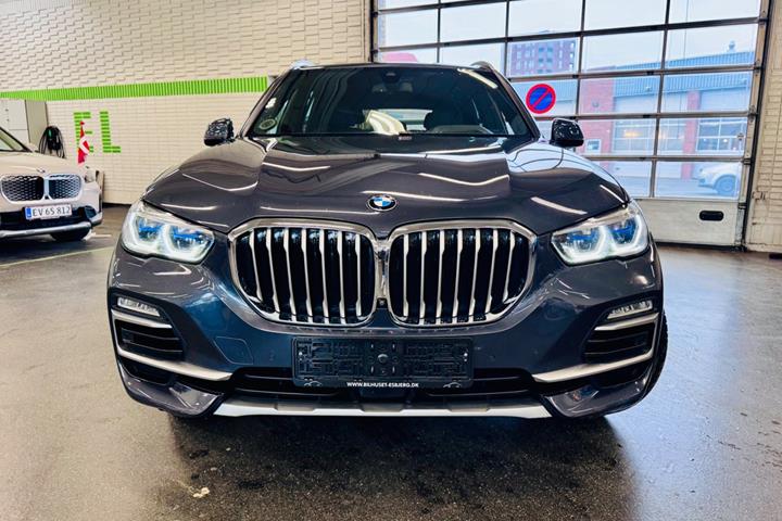 Grå BMW X5 fra 2020