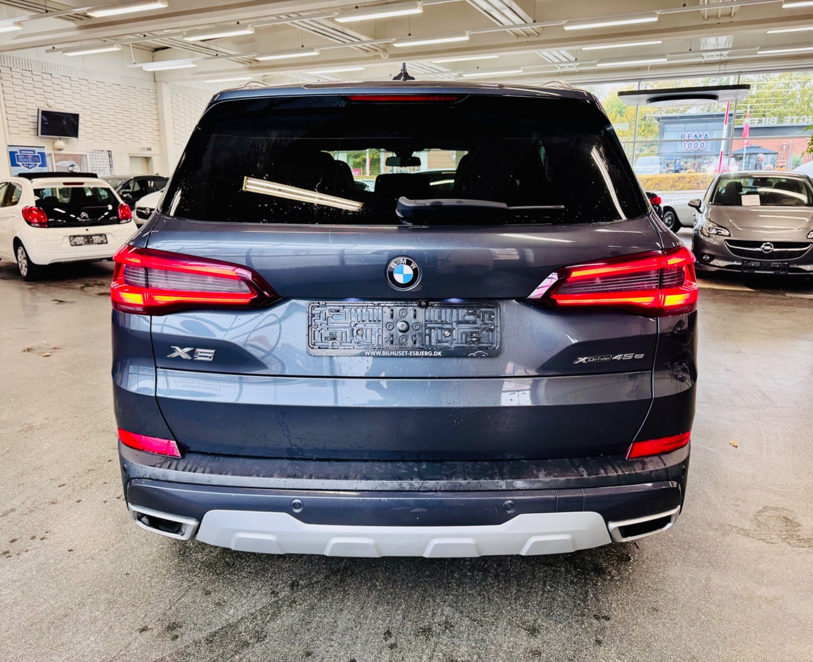 Grå BMW X5 fra 2020
