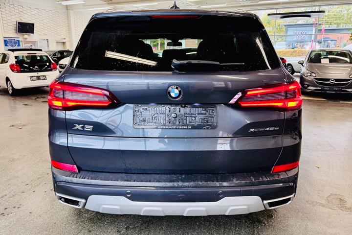 Grå BMW X5 fra 2020