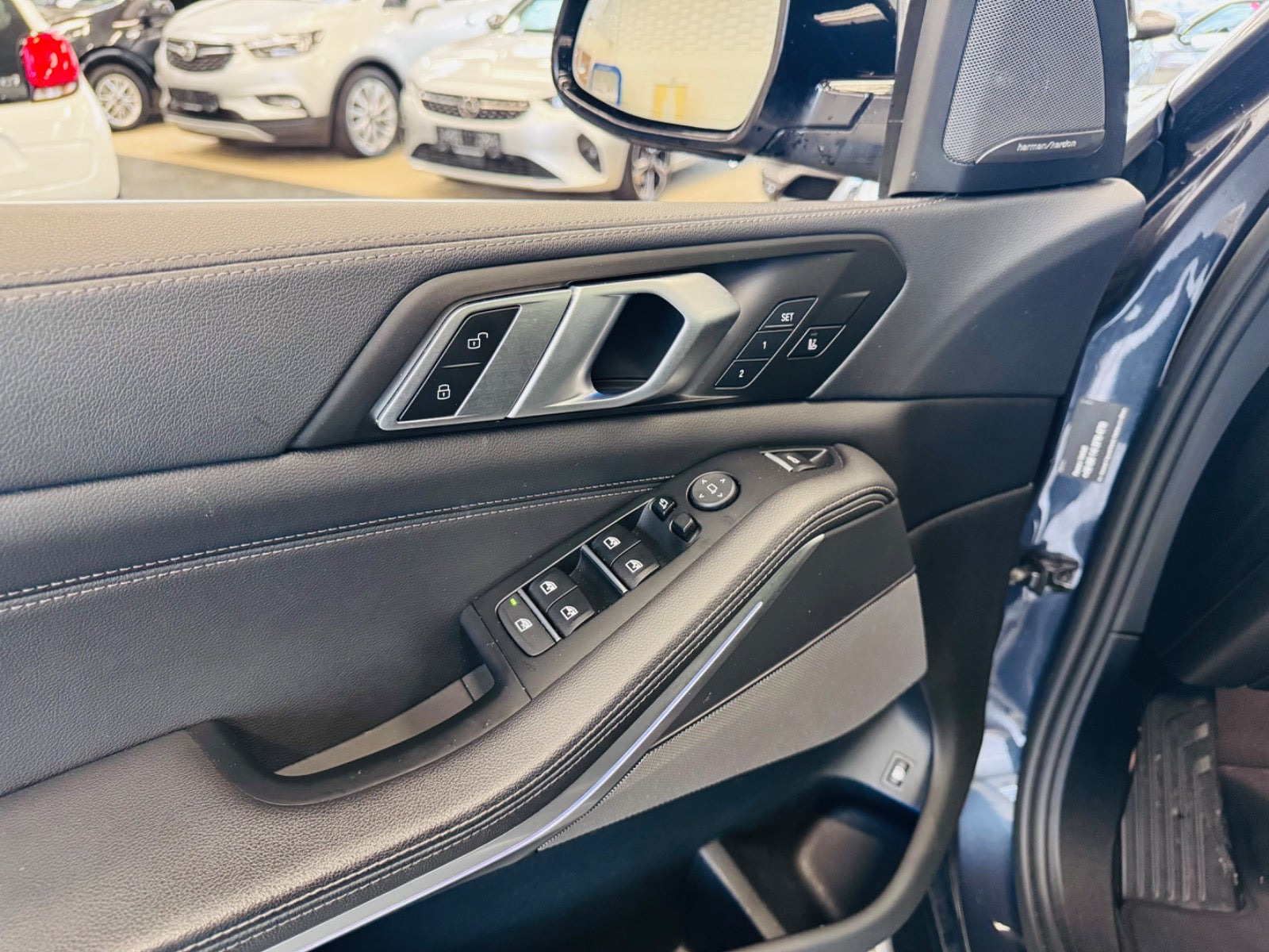 Grå BMW X5 fra 2020