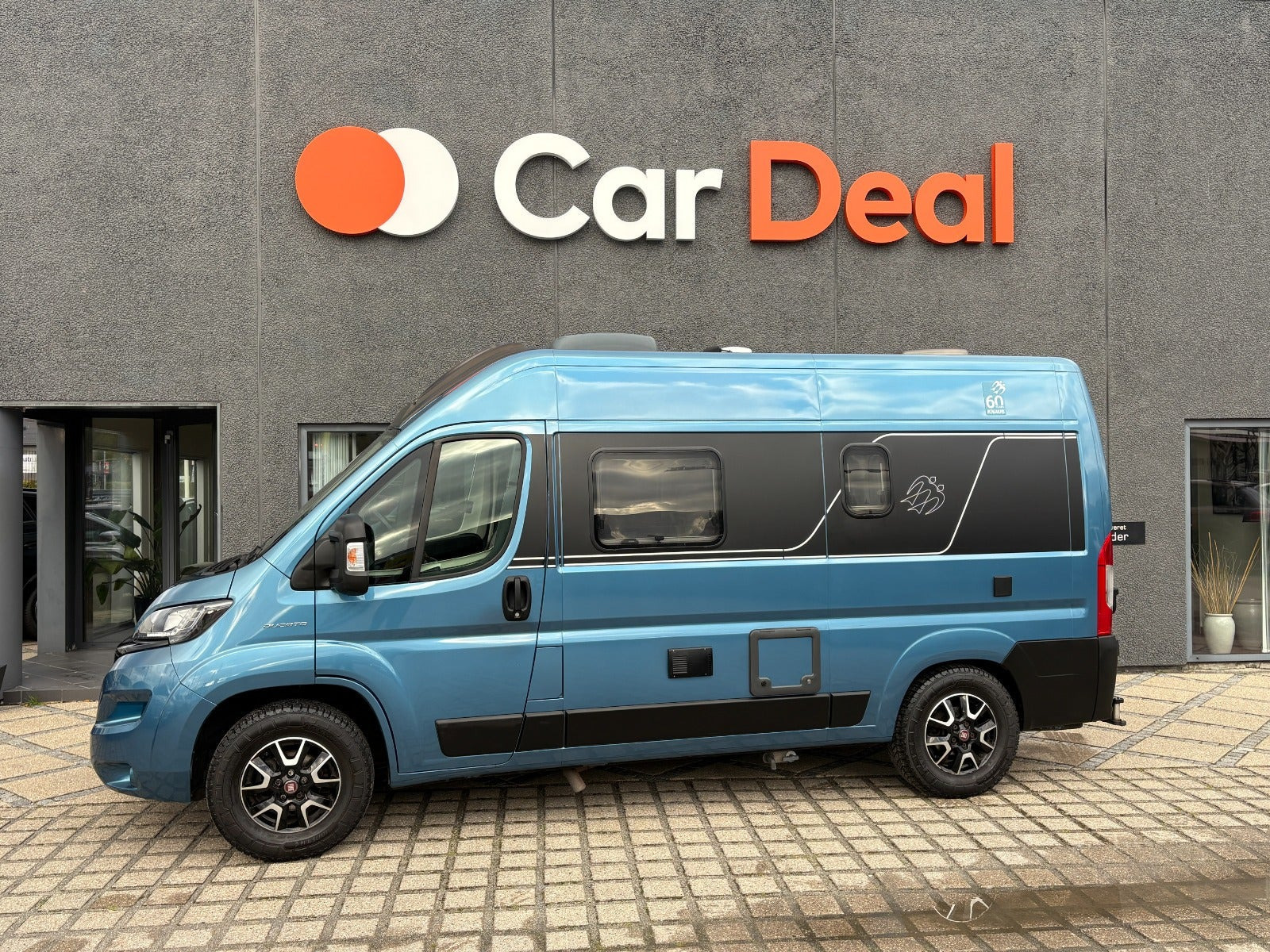 Blå Fiat Knaus fra 2021