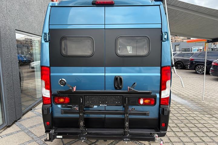 Blå Fiat Knaus fra 2021
